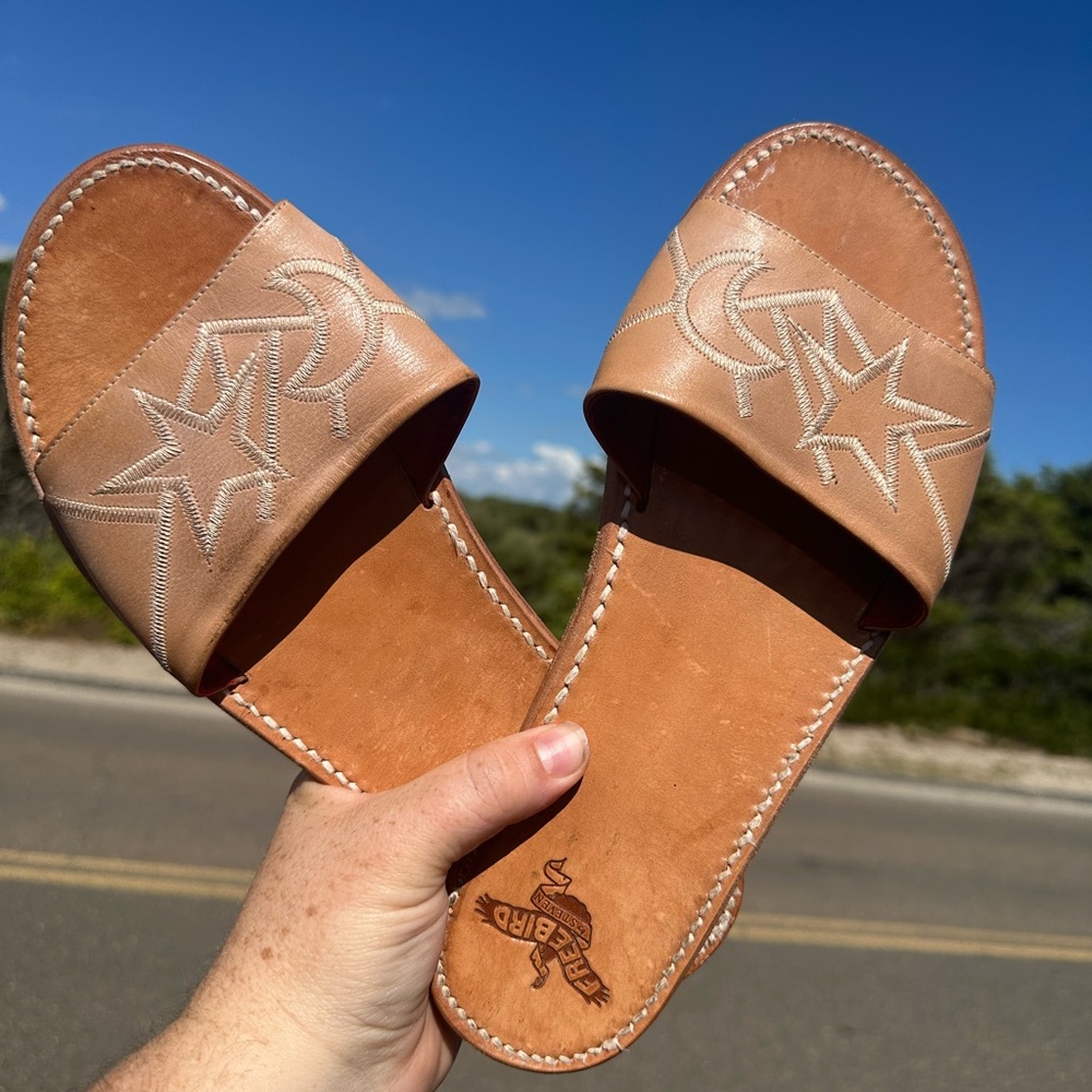 Freebird by Steven Star Moon Embroidered Tan brown leather Sandals size 11 women